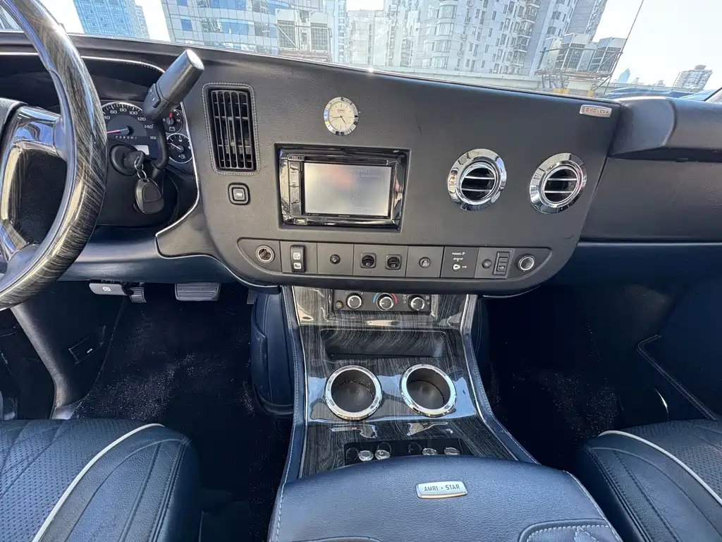 GMC GMC Savana 2017 6.0L G660S雅尊天幕版  Wait, let me correct that - "SAVANA" is already the international model name. The correct translation would be:  GMC Savana 2017 6.0L G660S Elegant Skyroof Edition 2017 - thumbnail 14