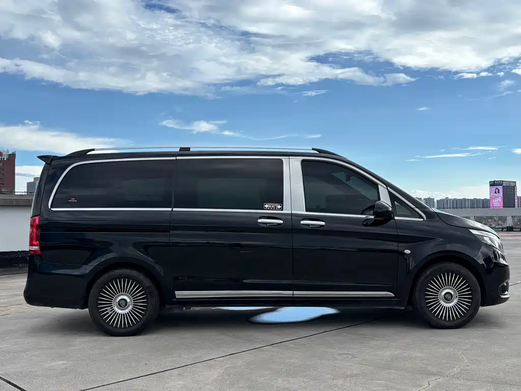 Mercedes-Benz Mercedes-Benz V-Class (Imported) 2020 Model V 250 2020 - thumbnail 4