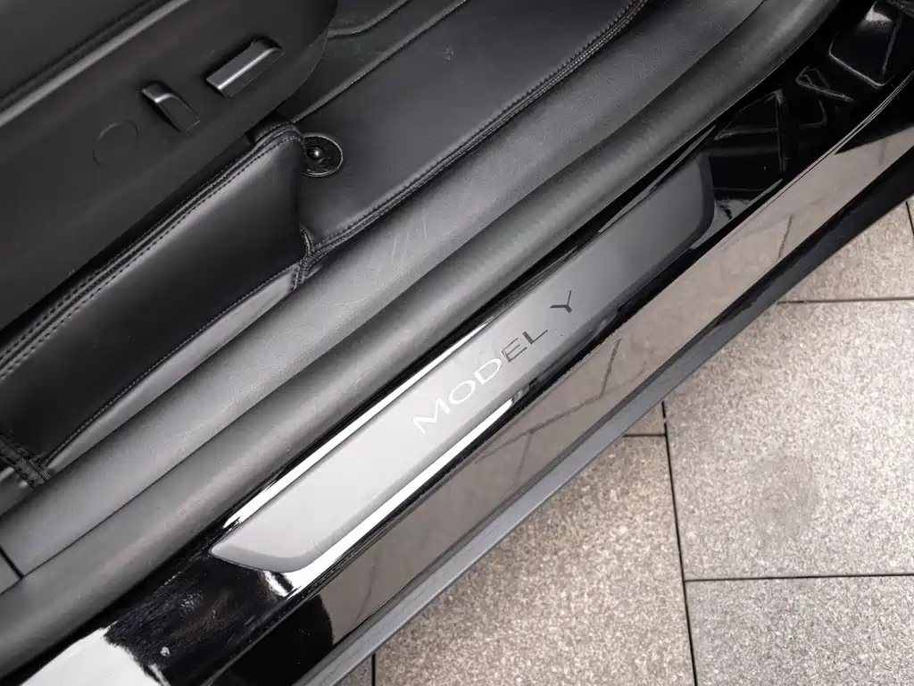Tesla Model Y 2022 Rear-Wheel Drive 2023 - thumbnail 13