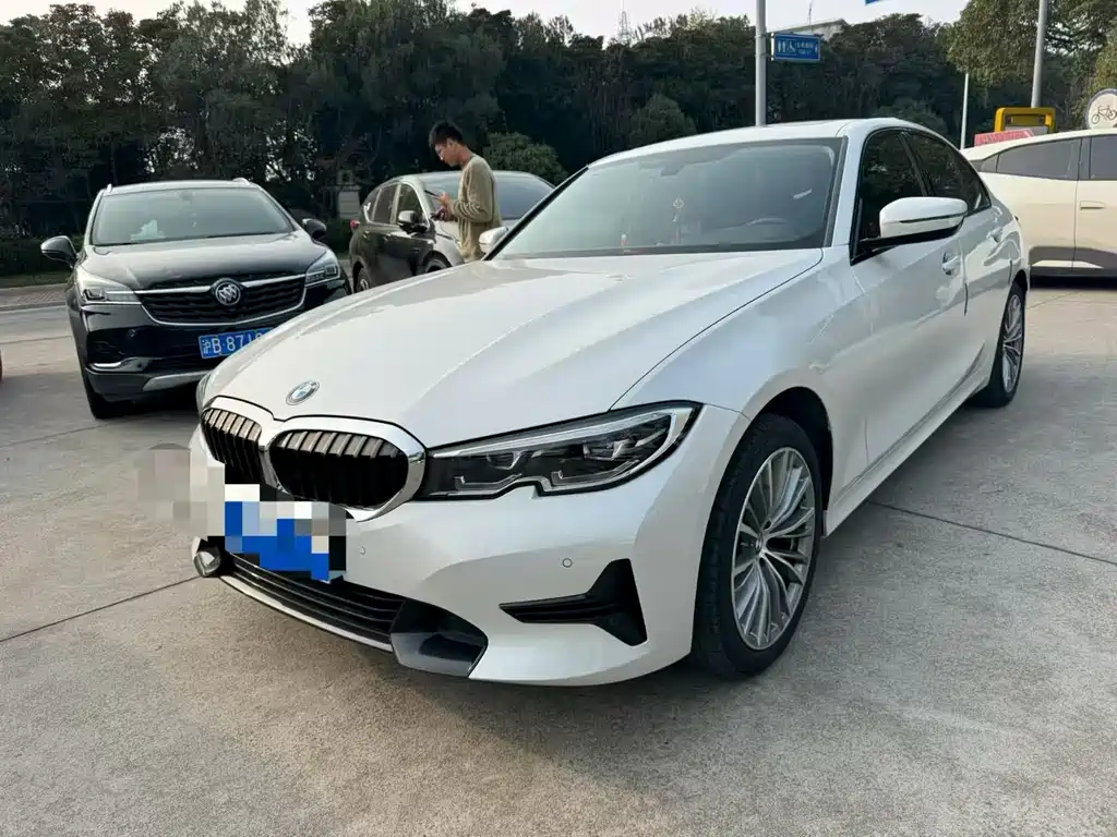 BMW BMW 3 Series 2022 Model Year Facelift 320i Sport Package 2022 - thumbnail 3