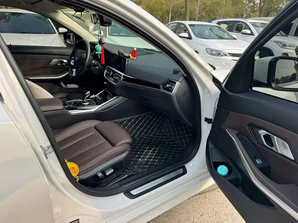 BMW BMW 3 Series 2022 Model Year Facelift 320i Sport Package 2022 - thumbnail 6