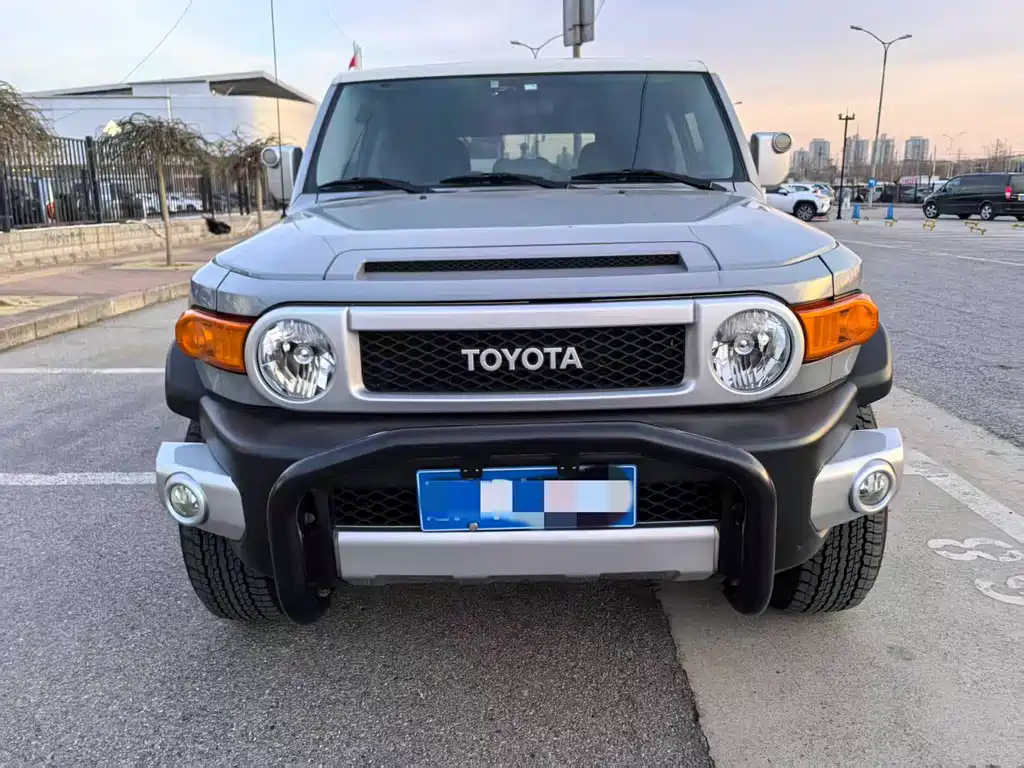 Toyota Land Cruiser (Imported) 2019 Model 4.0L Automatic 2020 - thumbnail 2