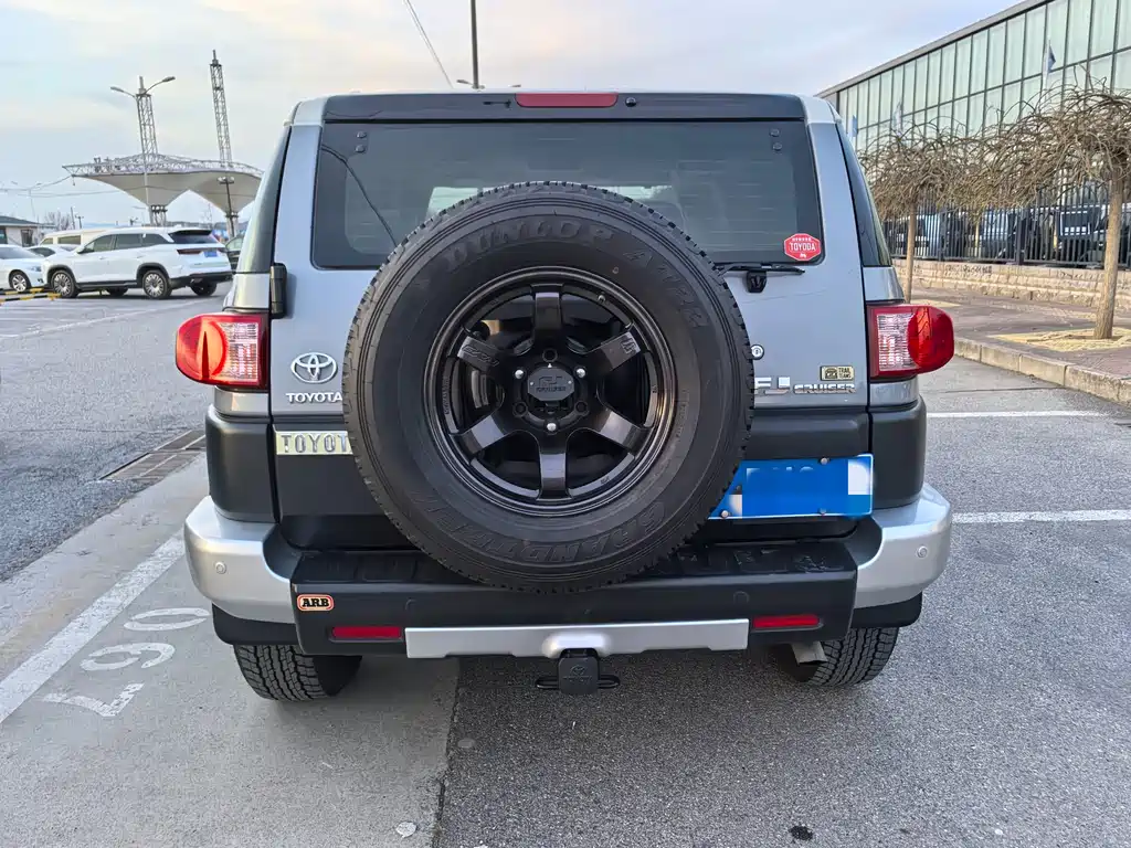 Toyota Land Cruiser (Imported) 2019 Model 4.0L Automatic 2020 - thumbnail 3