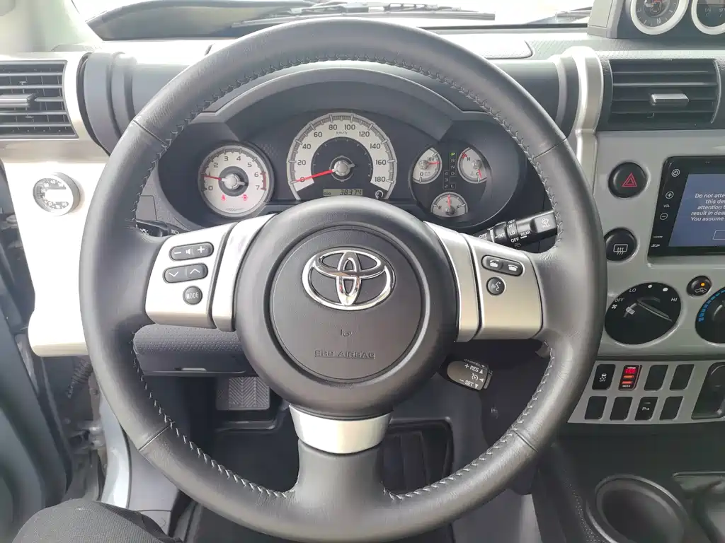 Toyota Land Cruiser (Imported) 2019 Model 4.0L Automatic 2020 - thumbnail 9