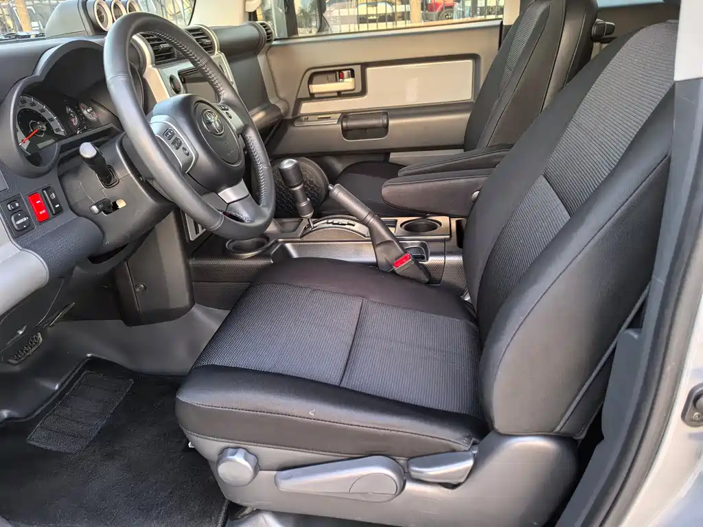 Toyota Land Cruiser (Imported) 2019 Model 4.0L Automatic 2020 - thumbnail 11