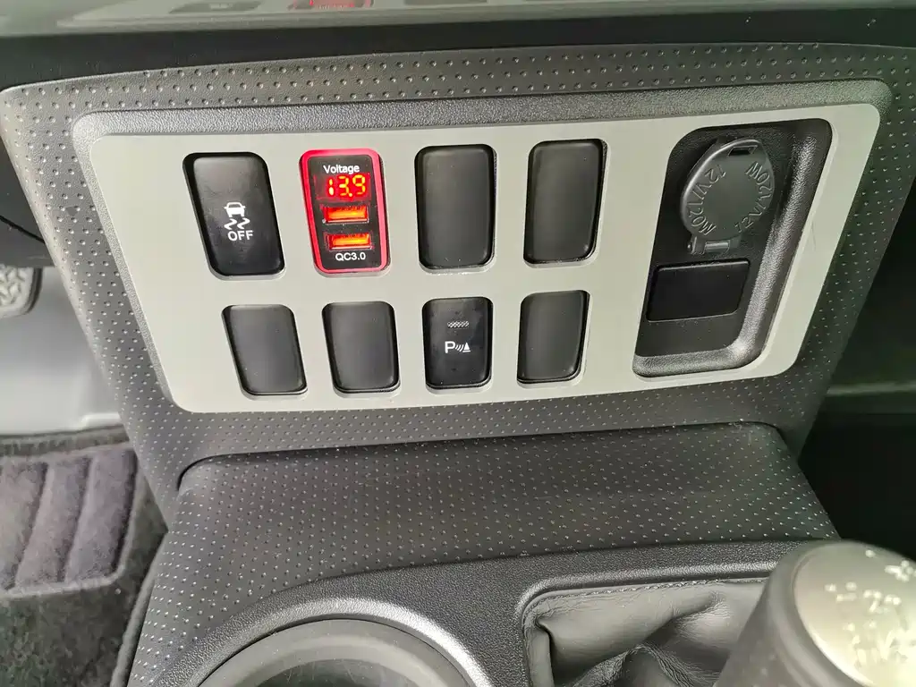 Toyota Land Cruiser (Imported) 2019 Model 4.0L Automatic 2020 - thumbnail 17