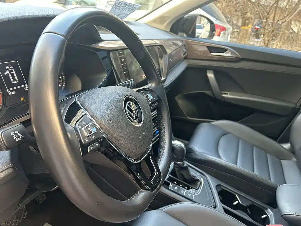 Volkswagen Tharu 2022 280TSI Two-Wheel Drive Luxury Edition 2022 - thumbnail 9