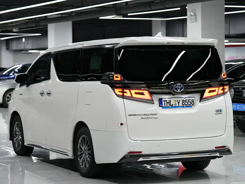 Toyota Alphard 2023 Crown Hybrid 2.5L HV Royal Edition 2023 - thumbnail 3