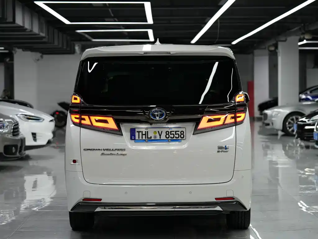 Toyota Alphard 2023 Crown Hybrid 2.5L HV Royal Edition 2023 - thumbnail 4