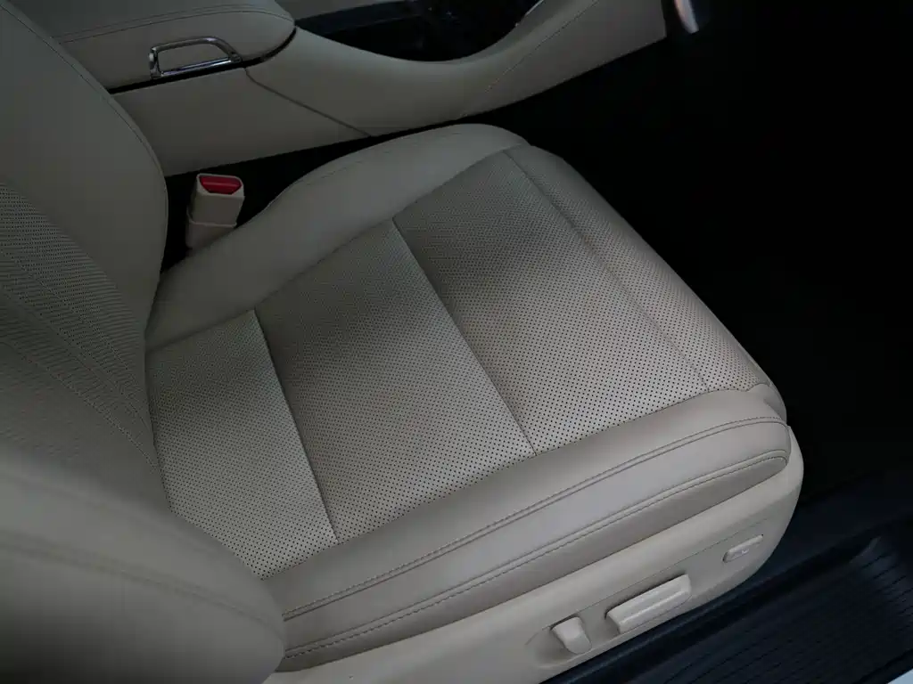 Toyota Alphard 2023 Crown Hybrid 2.5L HV Royal Edition 2023 - thumbnail 6
