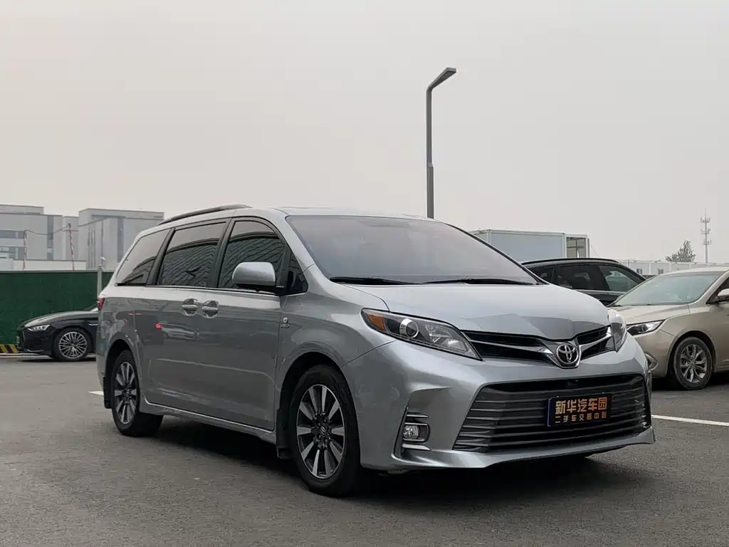 Toyota Toyota Sienna 2019 3.5L Standard Edition 2020 - thumbnail 2