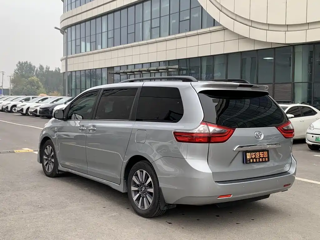 Toyota Toyota Sienna 2019 3.5L Standard Edition 2020 - thumbnail 5