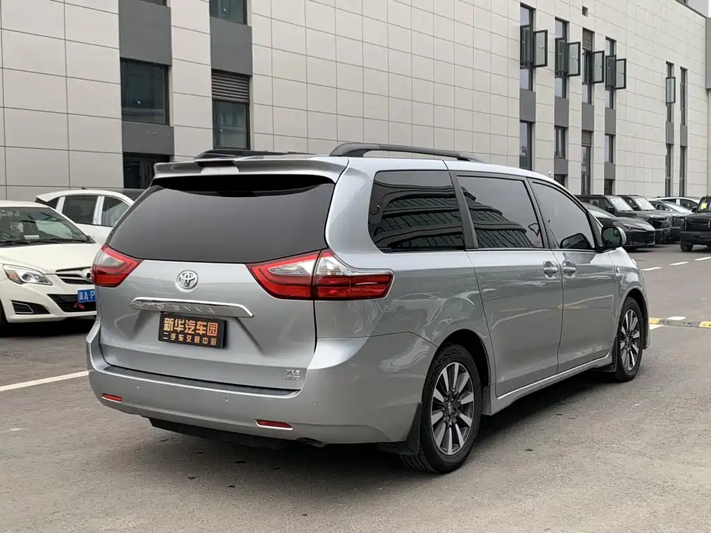 Toyota Toyota Sienna 2019 3.5L Standard Edition 2020 - thumbnail 9