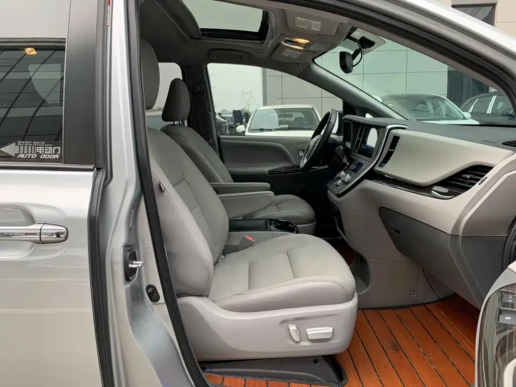 Toyota Toyota Sienna 2019 3.5L Standard Edition 2020 - thumbnail 11