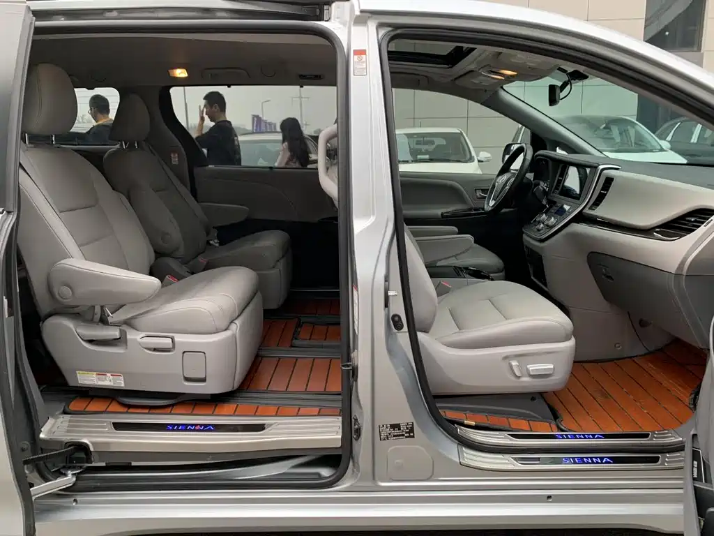 Toyota Toyota Sienna 2019 3.5L Standard Edition 2020 - thumbnail 14