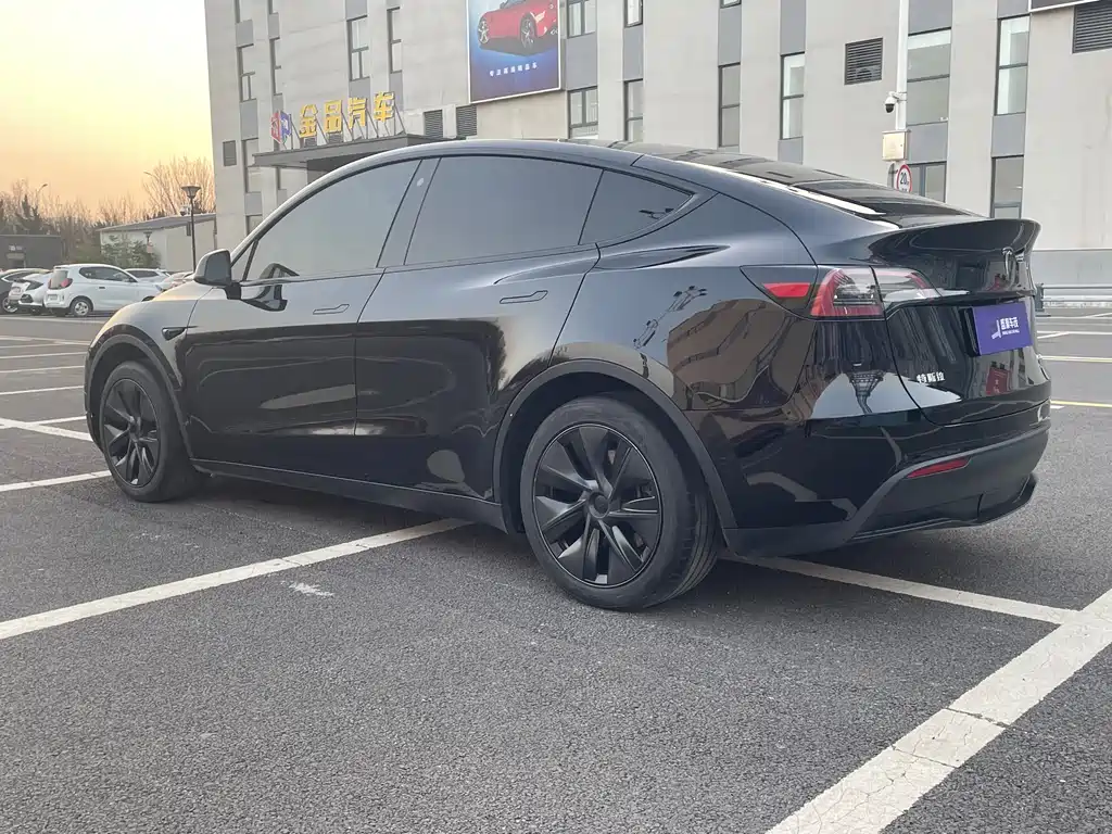 Tesla Model Y 2023 Rear-Wheel Drive 2023 - thumbnail 7