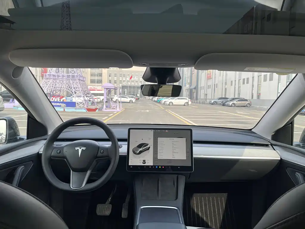 Tesla Model Y 2024 Rear-Wheel Drive Version 2025 - thumbnail 5