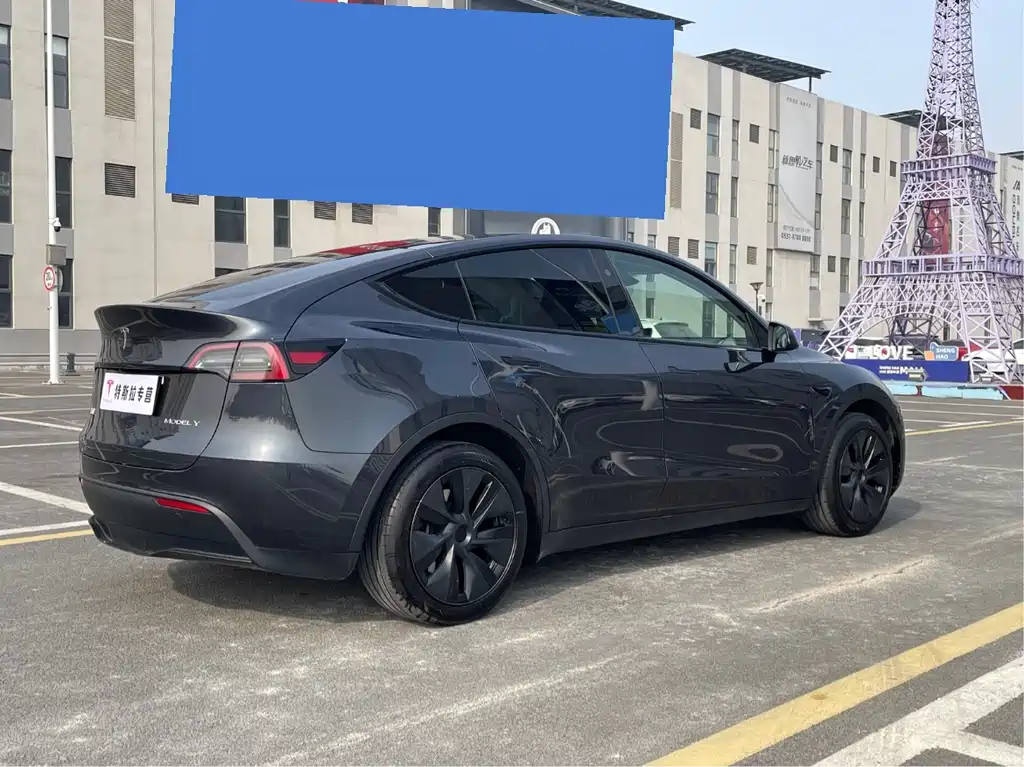 Tesla Model Y 2024 Rear-Wheel Drive Version 2025 - thumbnail 7