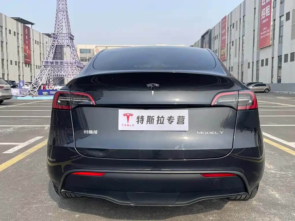 Tesla Model Y 2024 Rear-Wheel Drive Version 2025 - thumbnail 8