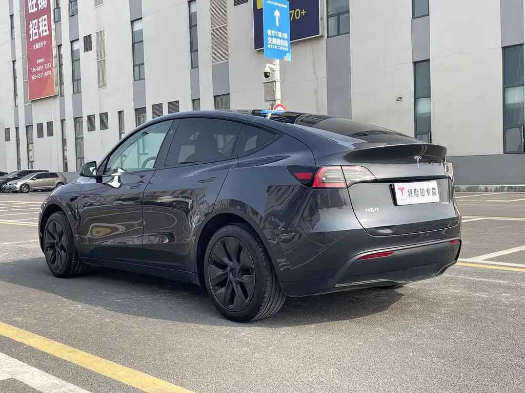Tesla Model Y 2024 Rear-Wheel Drive Version 2025 - thumbnail 9