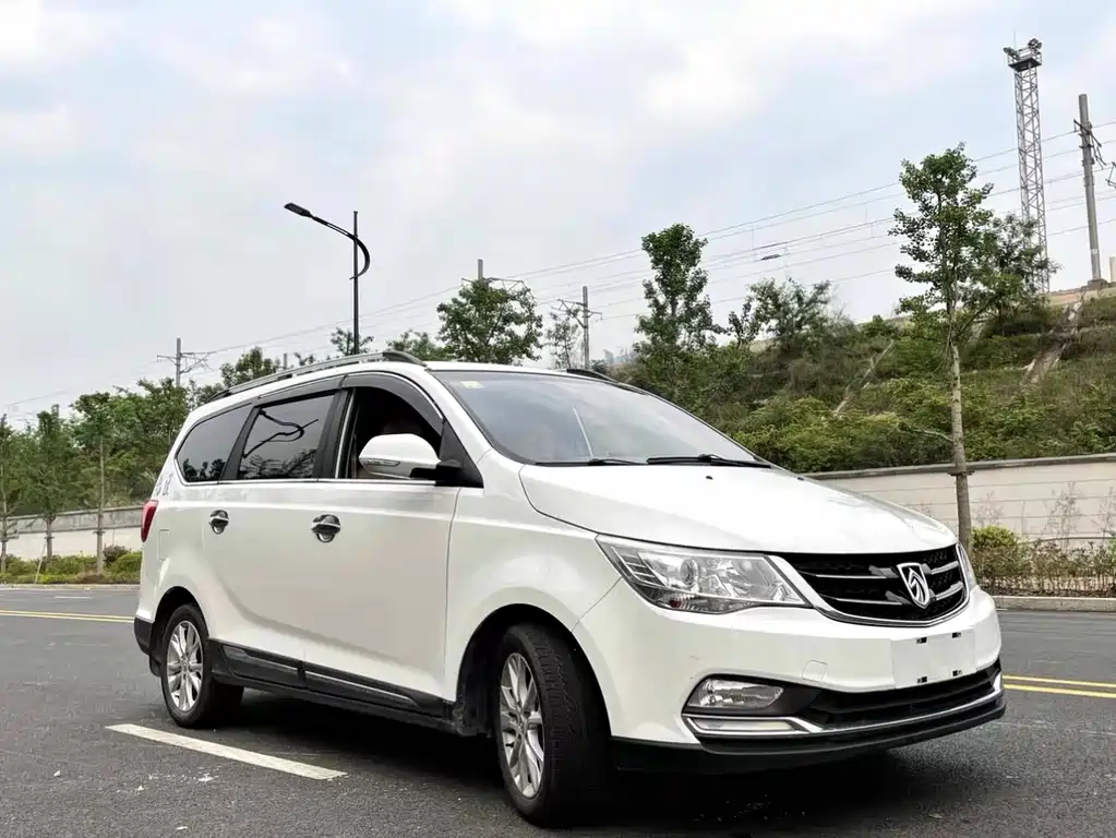 Baojun Baojun 730 2014 1.5L Manual Comfort 7-seater 2014 - thumbnail 2