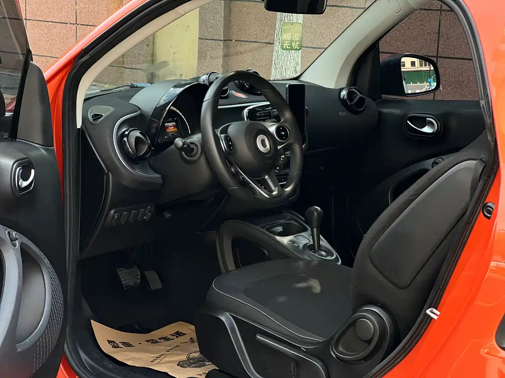 smart smart fortwo 2018 1.0L 52kW Coupe Passion Edition国V  Wait, let me correct that - "国V" refers to China's emission standard (China V), not part of the international model name. The internationally accepted translation would be:  smart fortwo 2018 1.0L 52kW Coupe Passion Edition 2018 - thumbnail 7