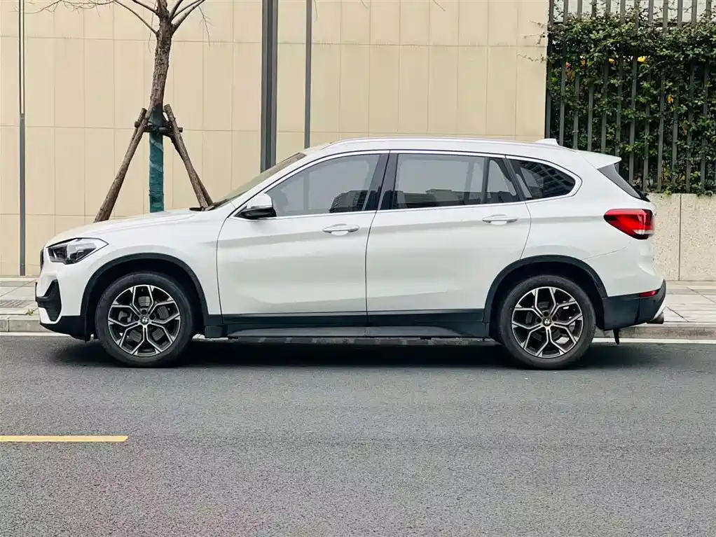 BMW BMW X1 2022 sDrive25Li Leading Edition 2023 - thumbnail 2