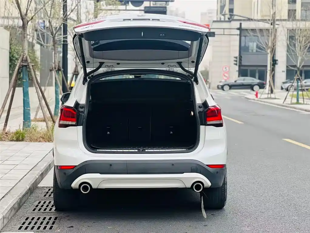 BMW BMW X1 2022 sDrive25Li Leading Edition 2023 - thumbnail 6