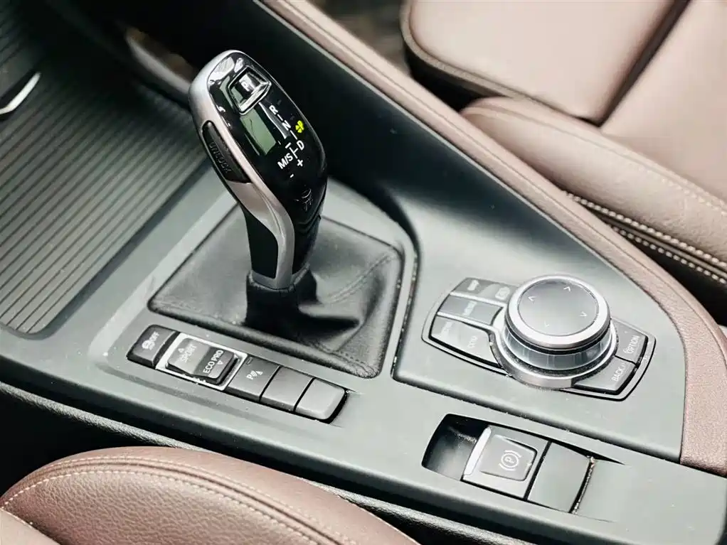 BMW BMW X1 2022 sDrive25Li Leading Edition 2023 - thumbnail 11