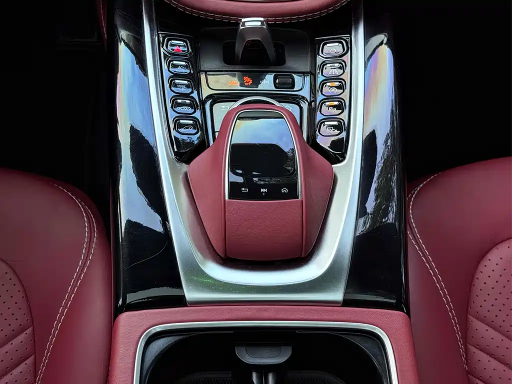 Aston Martin Aston Martin DBX 2023 3.0T Straight-Six 2022 - thumbnail 16