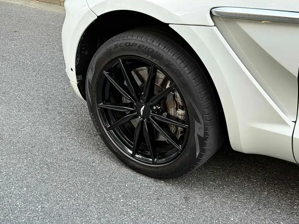 Aston Martin Aston Martin DBX 2023 3.0T Straight-Six 2022 - thumbnail 22