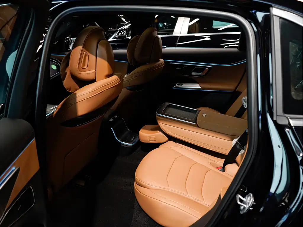 Mercedes-Benz Mercedes-Benz E-Class 2024 E 350 e L Plug-in Hybrid Sports Sedan 2025 - thumbnail 14