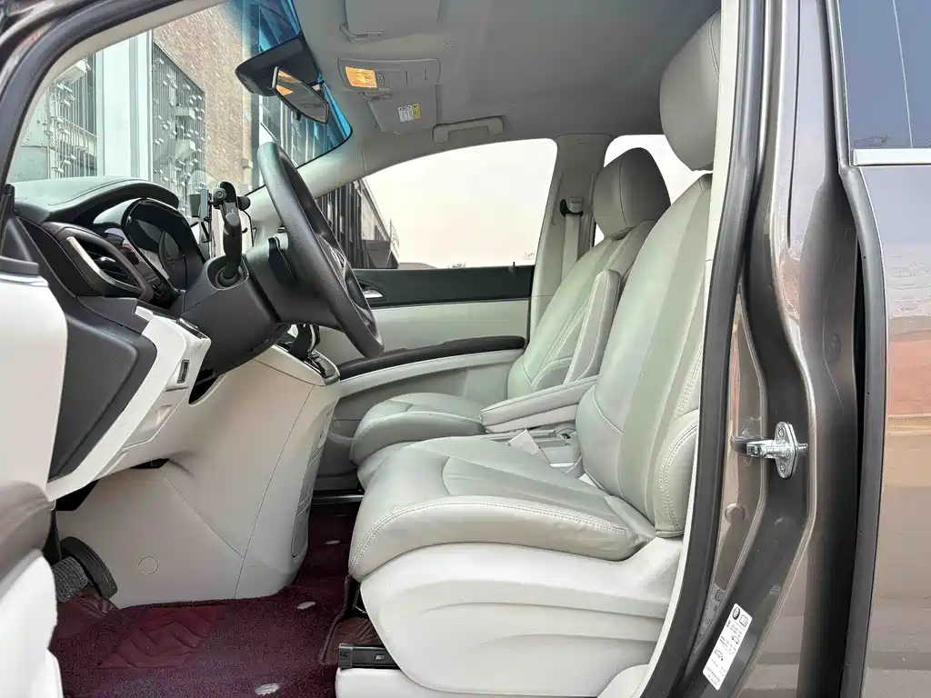 Buick Buick GL8 2023 Land Business Class Comfort Edition 2023 - thumbnail 4