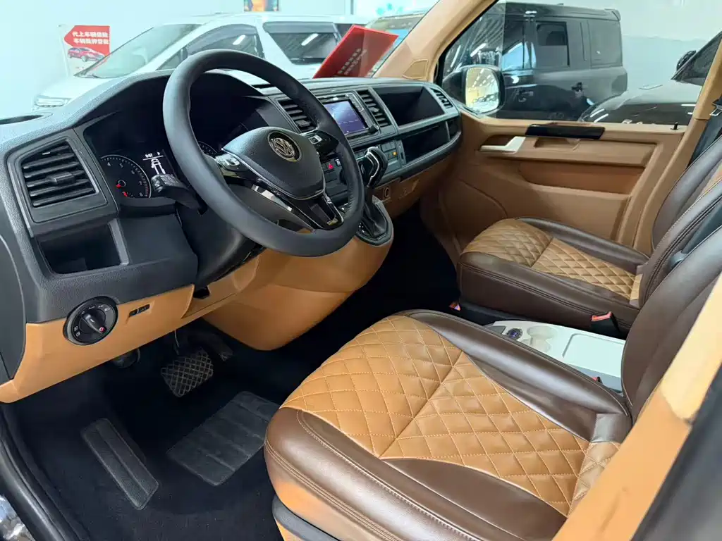 Volkswagen Kalewei 2018 2.0TSI AWD Luxury 7-seater Wait, I need to correct this. "凯路威" (Kǎilùwēi) is not a recognized international car brand. This appears to be a Chinese translation or transliteration of an existing car model name. Looking at the specifications (2.0TSI, AWD, 7-seater), this is most likely referring to the Volkswagen Multivan/Touran or similar MPV model. However, since "凯路威" is the given name and I should translate based on what's provided, the accurate translation would be: Kalewei 2018 2.0TSI 4WD Luxury 7-seat Actually, reconsidering - this is likely the Volkswagen Sharan or a similar large MPV. The internationally accepted name would be: Volkswagen Sharan 2018 2.0TSI 4MOTION Luxury 7-seater But since the original Chinese uses "凯路威", which appears to be a localized name for what is internationally known as the Volkswagen Multivan in some markets: Volkswagen Multivan 2018 2.0TSI 4MOTION Luxury 7-seater 2018 - thumbnail 5