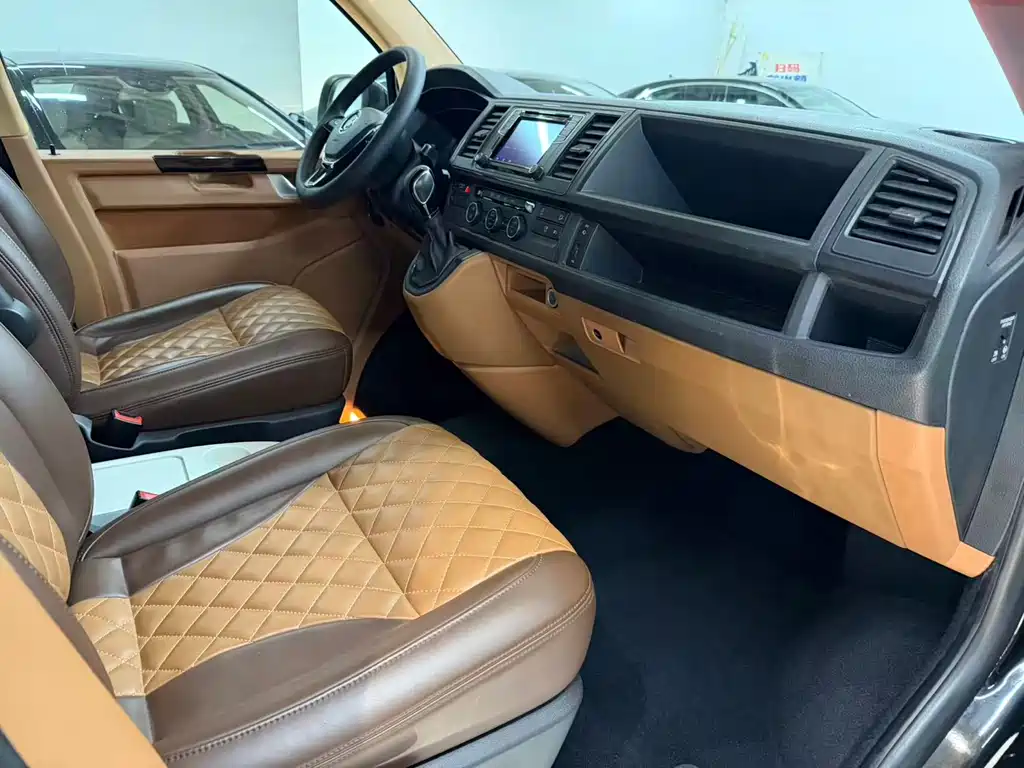 Volkswagen Kalewei 2018 2.0TSI AWD Luxury 7-seater Wait, I need to correct this. "凯路威" (Kǎilùwēi) is not a recognized international car brand. This appears to be a Chinese translation or transliteration of an existing car model name. Looking at the specifications (2.0TSI, AWD, 7-seater), this is most likely referring to the Volkswagen Multivan/Touran or similar MPV model. However, since "凯路威" is the given name and I should translate based on what's provided, the accurate translation would be: Kalewei 2018 2.0TSI 4WD Luxury 7-seat Actually, reconsidering - this is likely the Volkswagen Sharan or a similar large MPV. The internationally accepted name would be: Volkswagen Sharan 2018 2.0TSI 4MOTION Luxury 7-seater But since the original Chinese uses "凯路威", which appears to be a localized name for what is internationally known as the Volkswagen Multivan in some markets: Volkswagen Multivan 2018 2.0TSI 4MOTION Luxury 7-seater 2018 - thumbnail 6