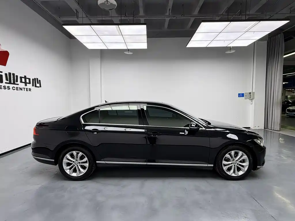 Volkswagen Magotan 2019 330TSI DSG Luxury Model VI 2019 - thumbnail 4