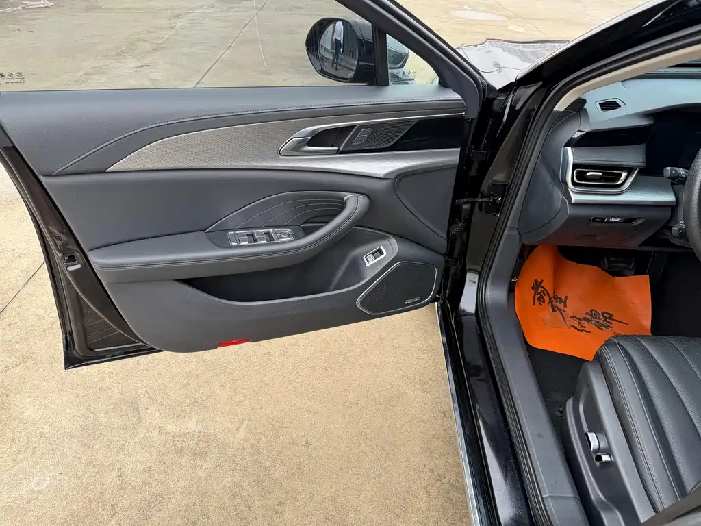 Hongqi Hongqi H5 2023 2.0T Automatic Smart Connectivity Flag Enjoyment Edition 2023 - thumbnail 4
