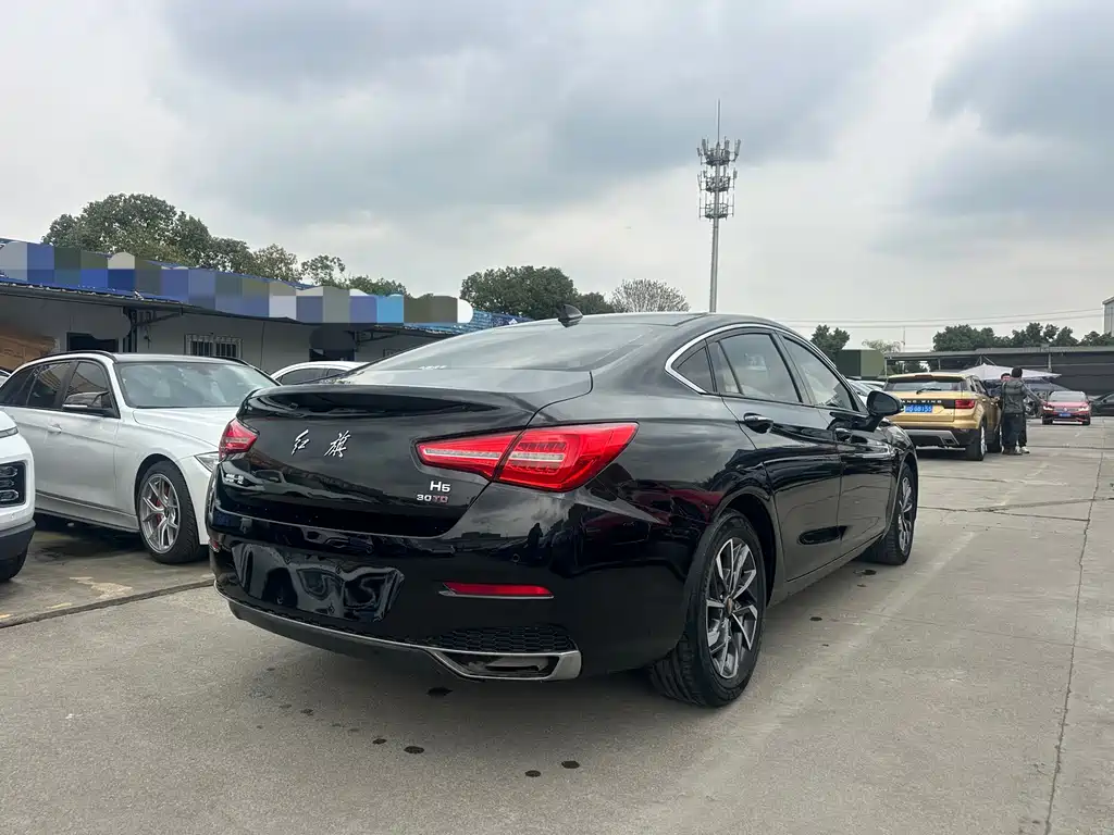 Hongqi Hongqi H5 2020 1.5T DCT Flag Joy Edition 2021 - thumbnail 6