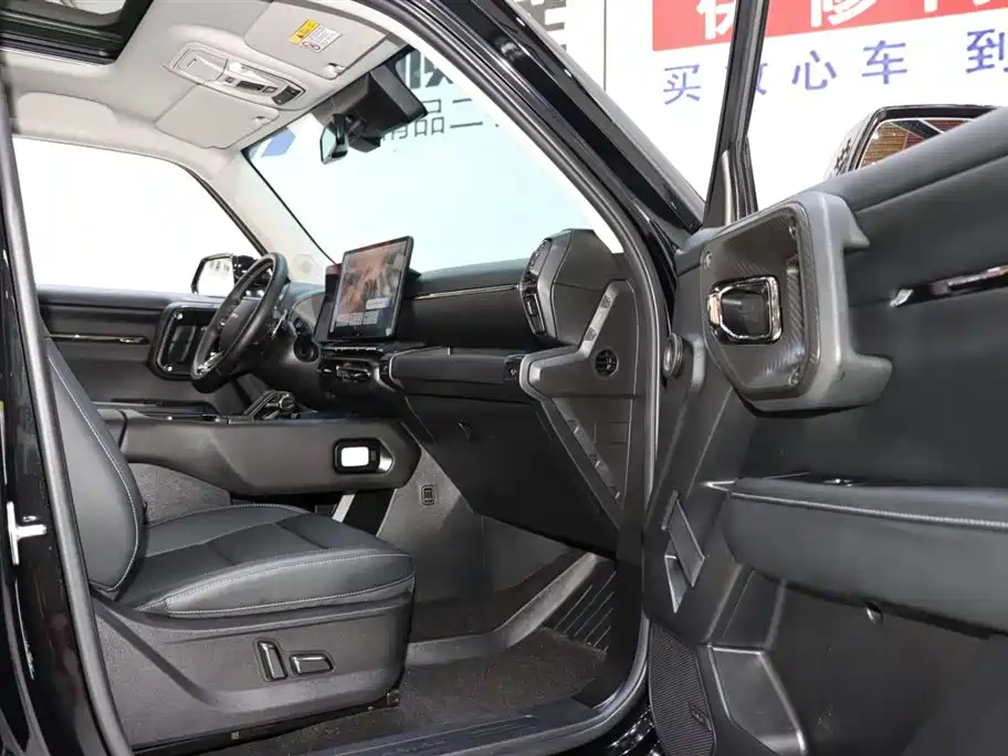 Haval Haval Big Dog PLUS 2023 2.0T AWD潮野Plus  Note: "潮野Plus" doesn't have a direct international equivalent as it appears to be a Chinese marketing term combining "trendy/wild" concepts. The internationally accepted name would typically be "Haval Big Dog PLUS 2023 2.0T AWD" with the additional trim level designation following standard naming conventions. 2024 - thumbnail 7