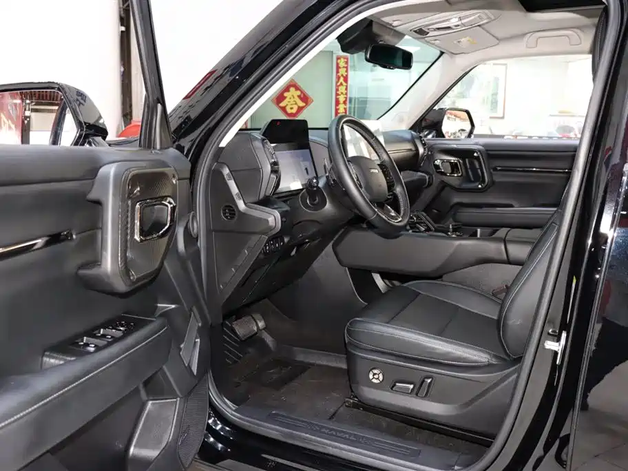 Haval Haval Big Dog PLUS 2023 2.0T AWD潮野Plus  Note: "潮野Plus" doesn't have a direct international equivalent as it appears to be a Chinese marketing term combining "trendy/wild" concepts. The internationally accepted name would typically be "Haval Big Dog PLUS 2023 2.0T AWD" with the additional trim level designation following standard naming conventions. 2024 - thumbnail 9