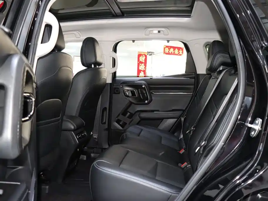 Haval Haval Big Dog PLUS 2023 2.0T AWD潮野Plus  Note: "潮野Plus" doesn't have a direct international equivalent as it appears to be a Chinese marketing term combining "trendy/wild" concepts. The internationally accepted name would typically be "Haval Big Dog PLUS 2023 2.0T AWD" with the additional trim level designation following standard naming conventions. 2024 - thumbnail 10