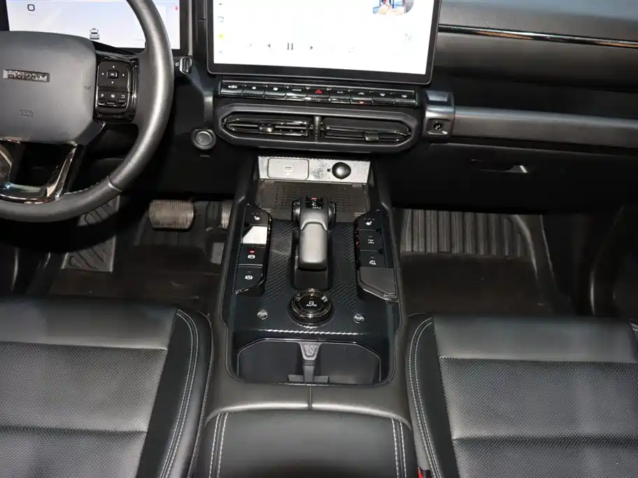 Haval Haval Big Dog PLUS 2023 2.0T AWD潮野Plus  Note: "潮野Plus" doesn't have a direct international equivalent as it appears to be a Chinese marketing term combining "trendy/wild" concepts. The internationally accepted name would typically be "Haval Big Dog PLUS 2023 2.0T AWD" with the additional trim level designation following standard naming conventions. 2024 - thumbnail 14