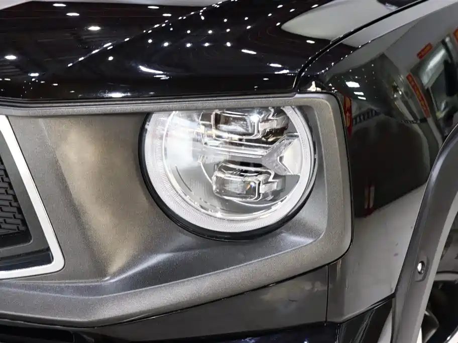 Haval Haval Big Dog PLUS 2023 2.0T AWD潮野Plus  Note: "潮野Plus" doesn't have a direct international equivalent as it appears to be a Chinese marketing term combining "trendy/wild" concepts. The internationally accepted name would typically be "Haval Big Dog PLUS 2023 2.0T AWD" with the additional trim level designation following standard naming conventions. 2024 - thumbnail 18
