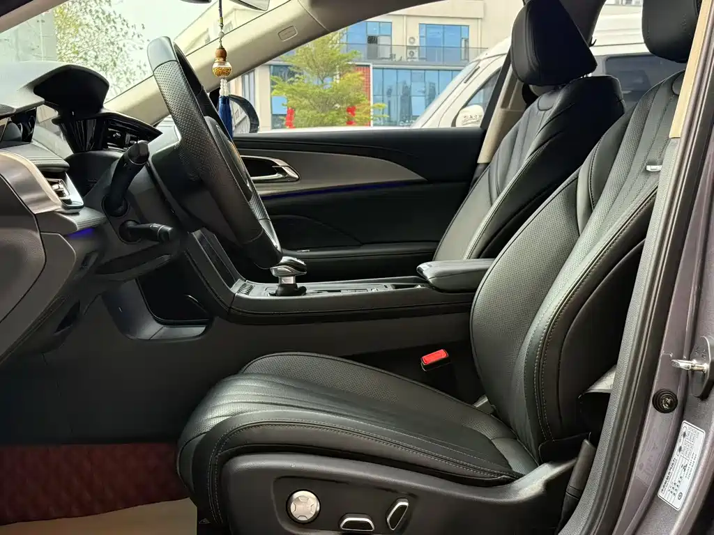 Hongqi Hongqi H5 2023 2.0T Automatic Smart Connectivity Flag Enjoyment Edition 2023 - thumbnail 4