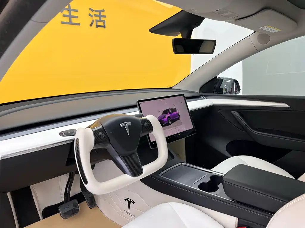 Tesla Model Y 2022 Rear-Wheel Drive Version 2023 - thumbnail 4