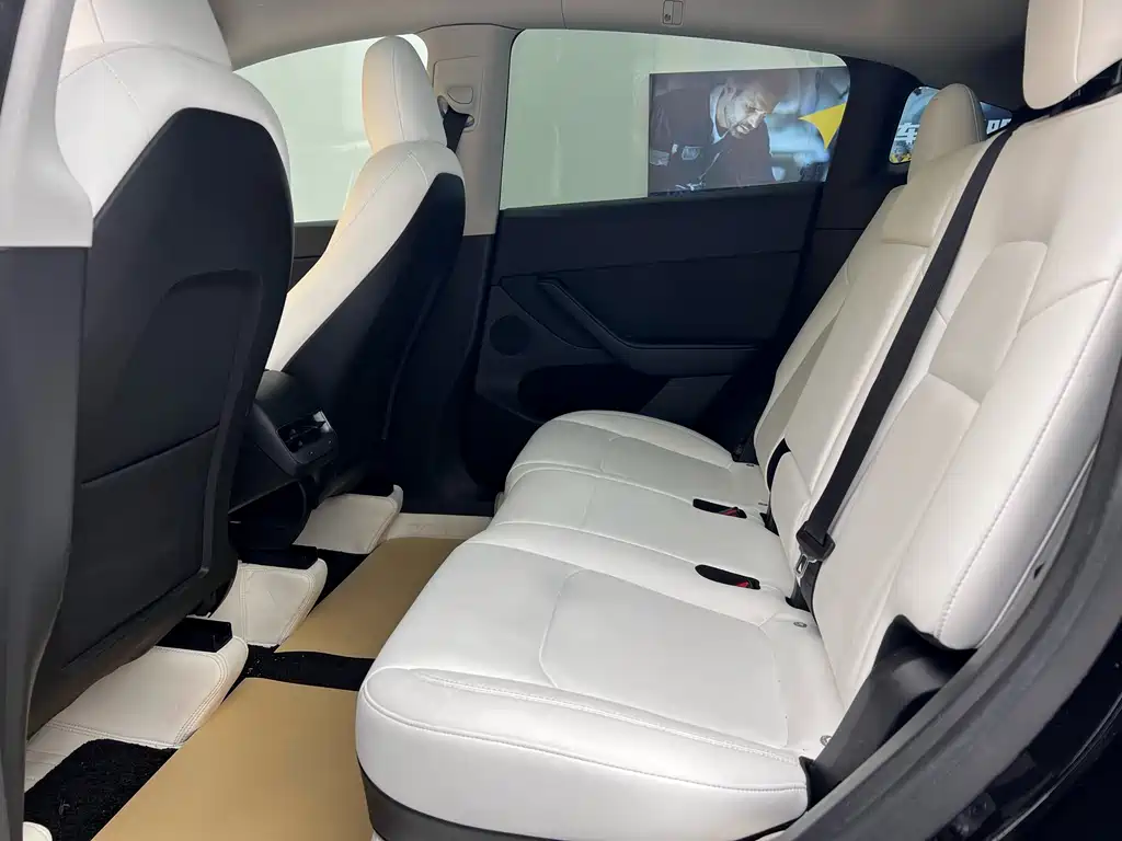 Tesla Model Y 2022 Rear-Wheel Drive Version 2023 - thumbnail 7