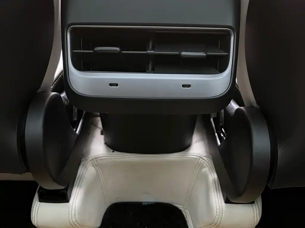 Tesla Model Y 2022 Rear-Wheel Drive Version 2023 - thumbnail 15