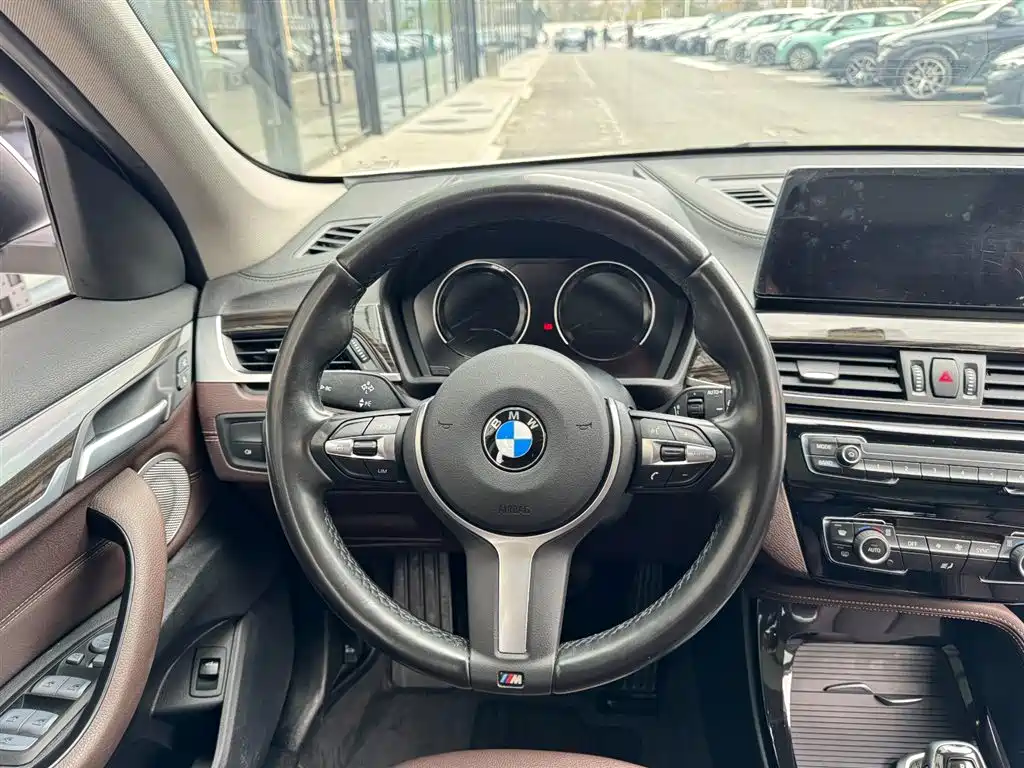 BMW BMW X1 2022 xDrive25Li Premium Model 2022 - thumbnail 10