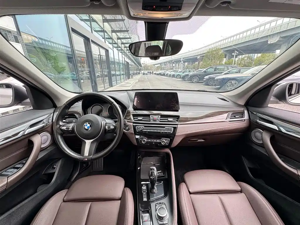 BMW BMW X1 2022 xDrive25Li Premium Model 2022 - thumbnail 11