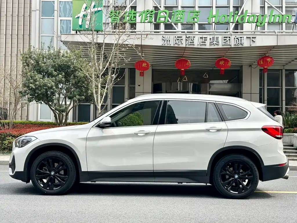 BMW BMW X1 2020 sDrive20Li Fashion Edition 2020 - thumbnail 3
